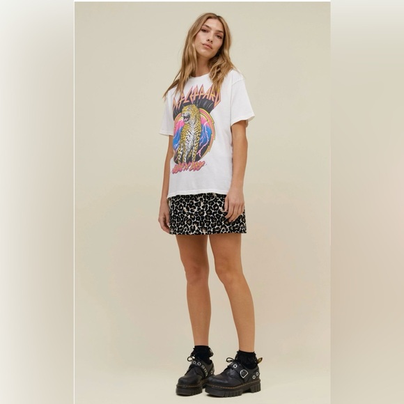 Daydreamer NWOT Def Leppard Graphic Tee, Medium - Picture 3 of 5